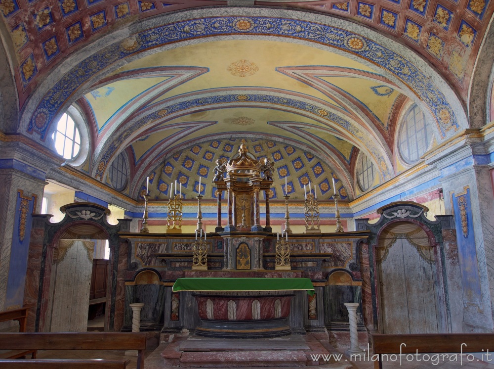 Candelo (Biella) - Altare e abside della Cappella di Santa Marta nella Chiesa di Santa Maria Maggiore